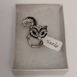 Adorable Black/White Rhinestone Skunk Ring